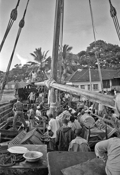 Tanzania, Mjini Magharibi Prov, Arrival In Zanzibar On The Dhow, 1984, 35mm.2